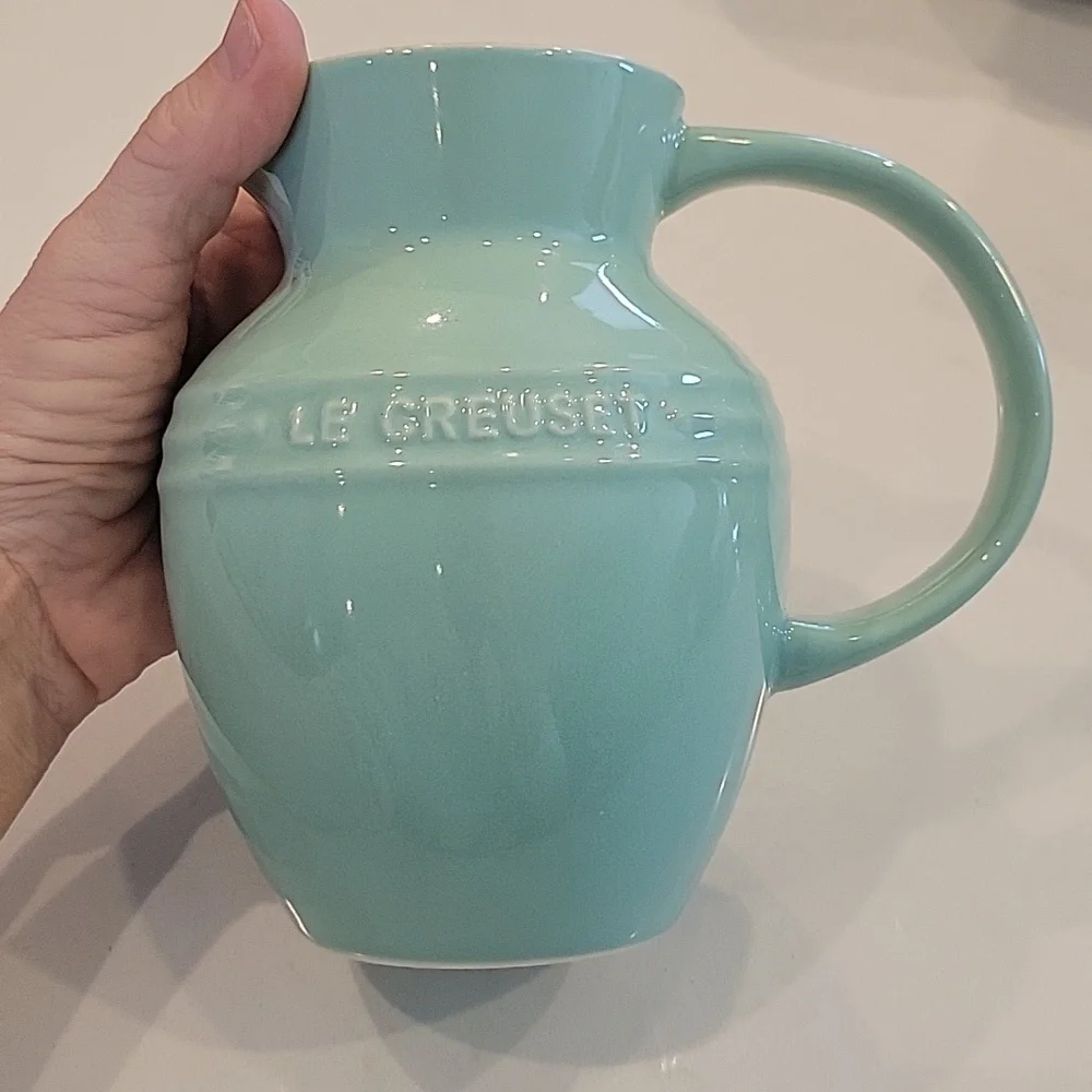 Like New Le Creuset Cool Mint Pitcher